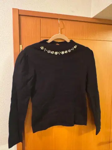 TOCCA 옷깃 비쥬 니트 블랙 워셔블