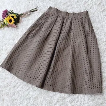 인덱스 [ M ] 체크 무늬 무릎 기장 플레어 스커트 허리밴딩 비침 카키