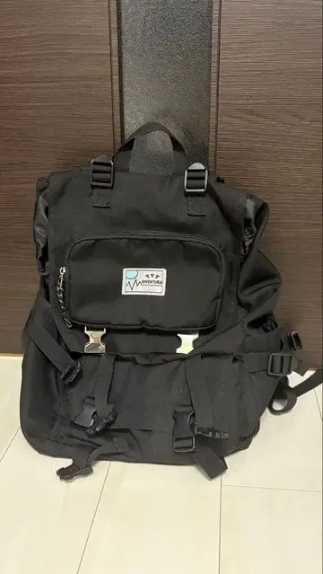 블랙 백팩 프론트 포켓 부착