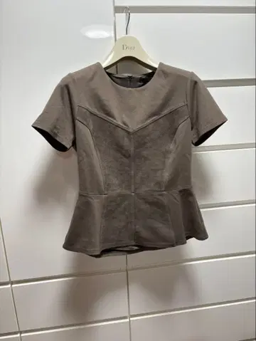 BCBG MAXAZRIA 스웨이드 반팔 티셔츠 S 사이즈