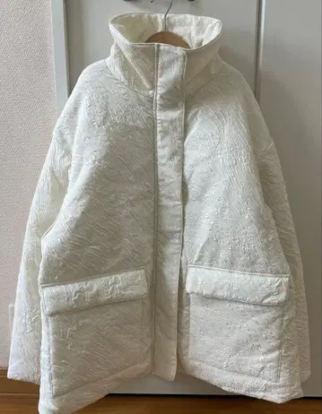[ 새상품급 ] hellam 다운 자켓 아이보리색 F 사이즈
