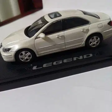 LEGEND 화이트 미니카 1/43