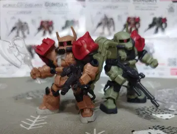 자쿠 솔라리 기, 루쇼운 기 미조립품 각 1세트