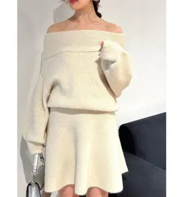 LILY BROWN 오프숄더 니트 스커트 세트 IVORY