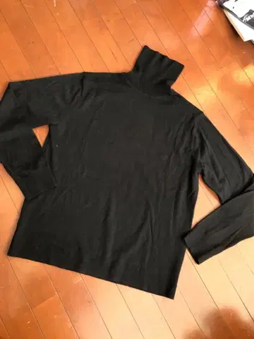 유니클로 +J 캐시미어 100% 블랙 터틀넥 니트 새상품급!