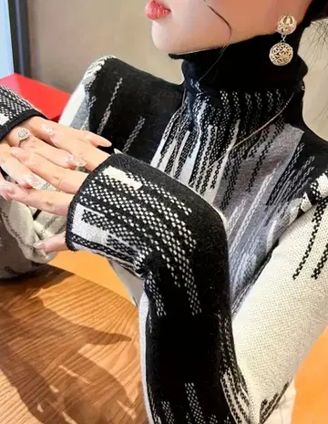 터틀넥 니트 스웨터 블랙 화이트 그레이