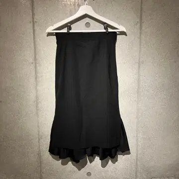 LIMI feu 블랙 플레어 스커트 무릎 기장 밑단 프릴