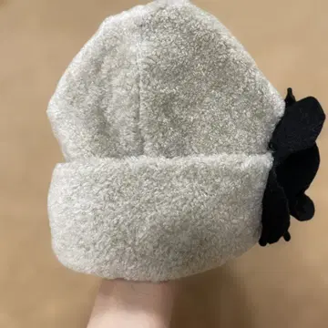 POTECHINO 그레이 니트 모자 꽃 장식