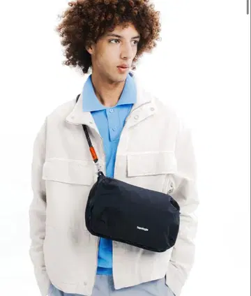 [ 새상품 택 포함 ] 토폴로지 보틀 사코슈 라지 숄더백 블랙