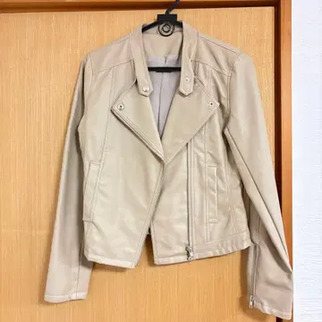 베이지 가죽 라이더 자켓