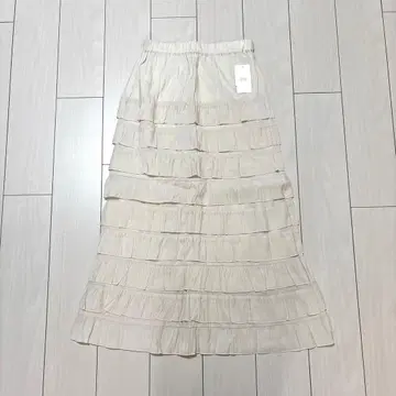 미사용 새상품 프릴 스커트 로리즈팜 아이보리 F