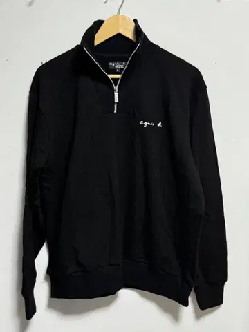 [새상품급] agnes b. WEB 한정판 로고 하프 지퍼 맨투맨