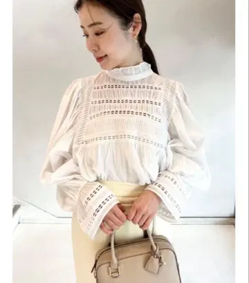 SNIDEL 턱 블라우스