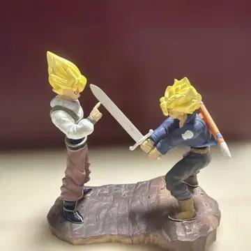 드래곤볼 트렁크 vs 손오공 피규어