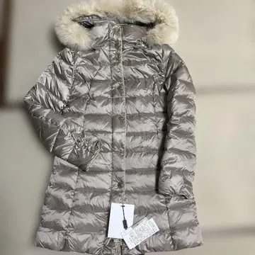 베이지 다운 자켓 퍼 포함