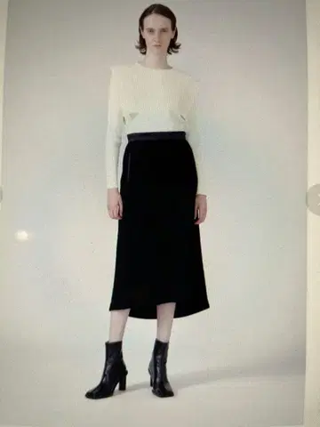 ADORE 어도어 드라이 트위드 스커트 정가 50600