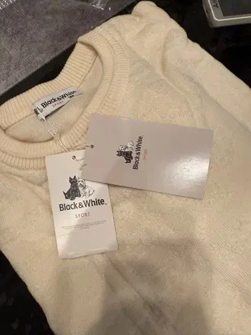 BLACK & White 새상품 스웨터