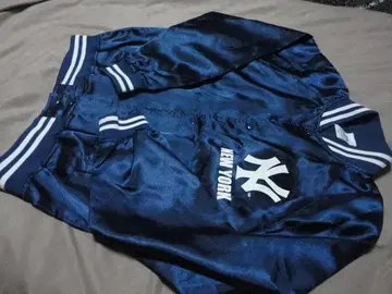 뉴욕 양키스 블루 계열 나일론 자켓 새상품급