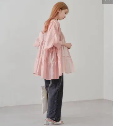 Kastane(카스타네) 멀티 웨이 시어 티어드 튜닉 블라우스