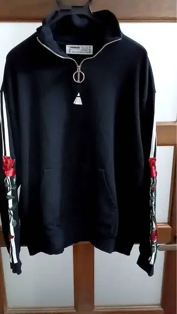 레전드 장미 자수 하프 지퍼 맨투맨