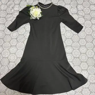 JUSGLITTY 저스길리티 펄 포함 종이상자 니트 원피스