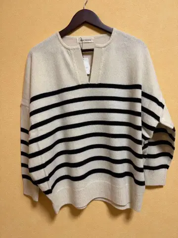 아이보리 블랙 스트라이프 스웨터 9호