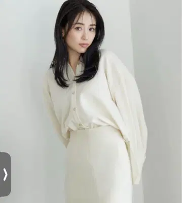 새상품 택 없음 snidel 메탈 프레임 버튼 셔츠 긴팔 아이보리