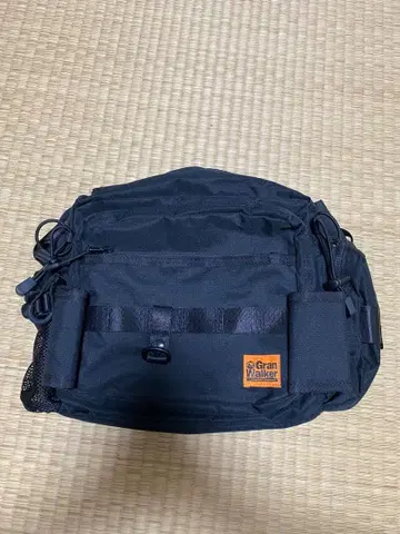 그란 워커 바디백 블랙