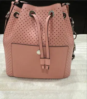MK 핑크 펀칭 디자인 숄더백
