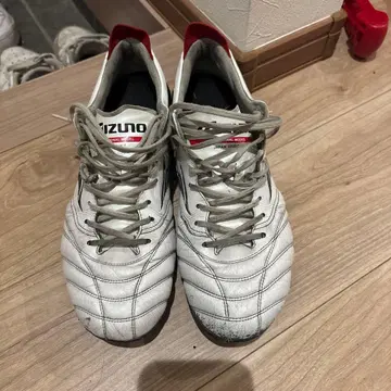 미즈노 축구화 스파이크 화이트/레드