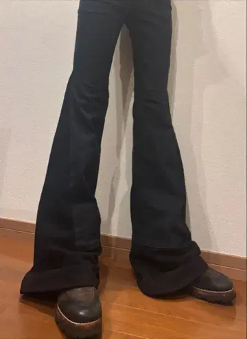 블랙 부츠컷 데님