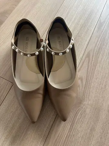 URBAN RESEARCH*모카색*펄 장식 포인트 펌프스*38 사이즈