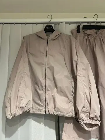 핑크 베이지 후드 부착 자켓과 롱 스커트 세트