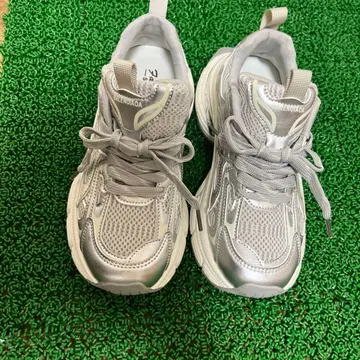 실버 메쉬 통굽 스니커즈