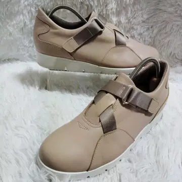 새상품급! 하르메쿠 베이지 가죽 스니커즈 23.5cm 벨크로