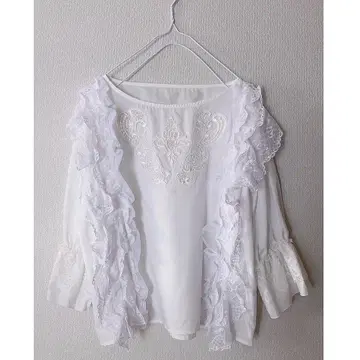 리메이크 프릴 블라우스