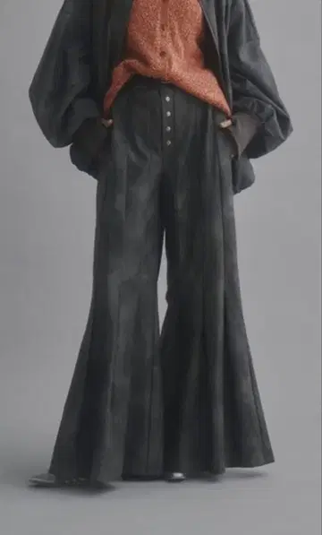 seyto 플리츠 턱 플레어 팬츠 그레이 사이즈 0