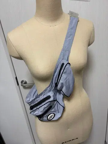 ENIGMA 바디백 라이트 그레이 faith Tokyo