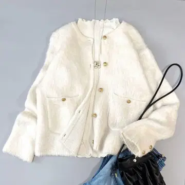 새상품급 바빌론 알파카 혼방 샤기 크루넥 니트 가디건 화이트 금장 버튼