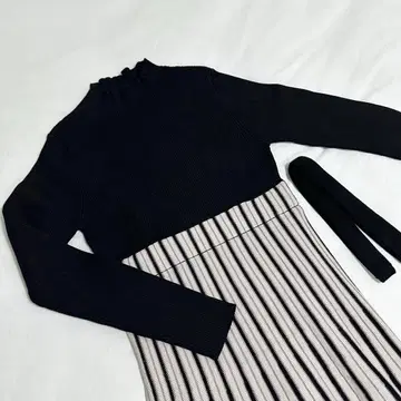 MERCURYDUO 배색 체인지 리브 롱 슬리브 니트 원피스 BLK