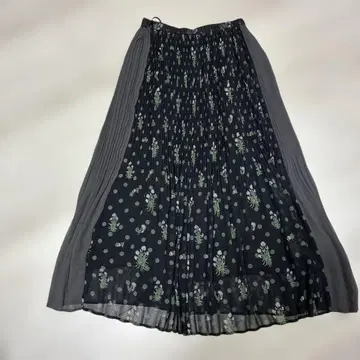 H.A.K 플리츠 스커트 꽃무늬 자수 블랙과 그레이
