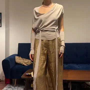 LIVIANA CONTI 베이지 V넥 니트