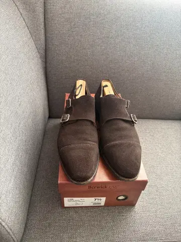 Berwick 더블 몽크 스트랩 스웨이드