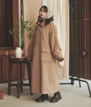 [새상품급] moi tytto 플랩 포켓 스탠드 카라 롱 코트 베이지