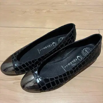 JEFFREY CAMPBELL 크로커다일 펌프스