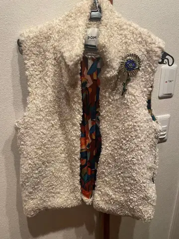 폼 암스테르담 보아 베스트 플라워 브로치 포함