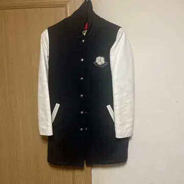 ALBA ROSA 바시티 자켓 블랙 화이트