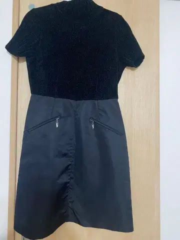 [ LOUIS FERAUD ] 블랙 반팔 터틀넥 미니 원피스