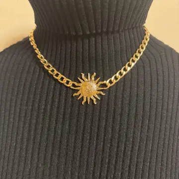 골드 태양 모티브 목걸이