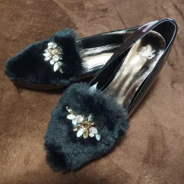 Rady 퍼 장식 비쥬 블랙 플랫슈즈